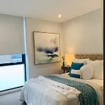 Arty Spacious Ensuite Close Airport, Uts And Cbd