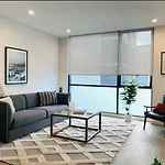 Arty Spacious Ensuite Close Airport, Uts And Cbd